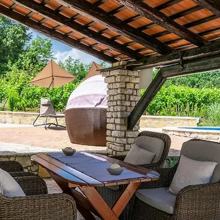 בית נופש Casa Corona לאבין